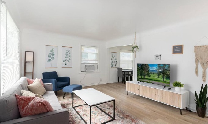 Royal Oak House | Cute 2 bed 1 bath Home in Royal Oak