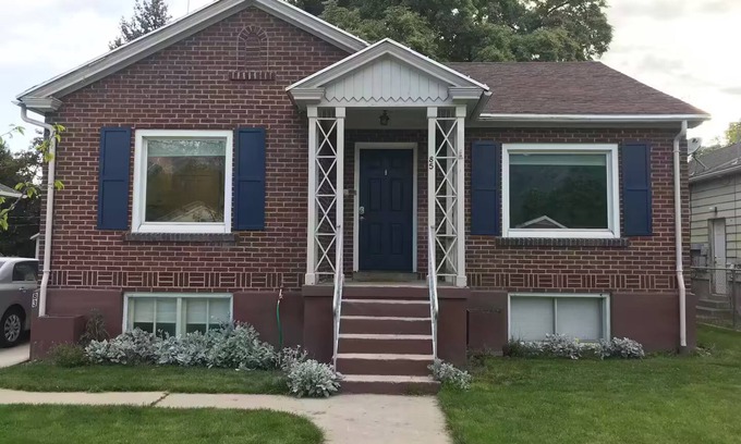 Franklin House | Cute 2 Bedroom House Close to BYU, downtown Provo, UVU, Freeway