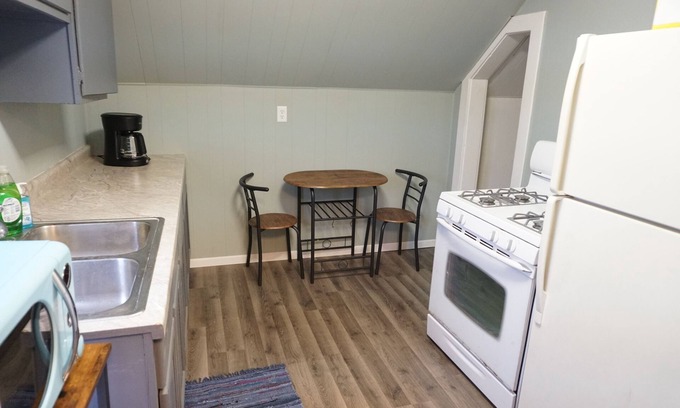 Ottawa Apartment | Cute 2 Bedroom Near Starved Rock & Downtown Ottawa