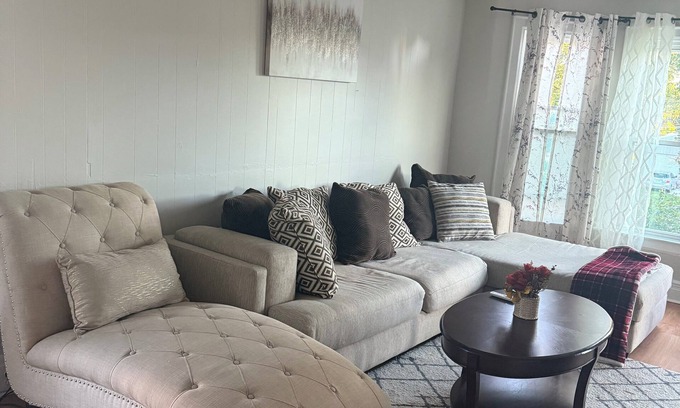 Buffalo House | Cute 3BR Upper Unit Home in South Buffalo near downtown