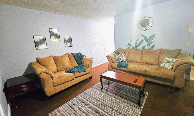 Lakeland House | Cute and Comfy with a porch