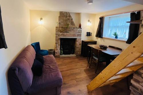 Heathfield House | Cute and Cosy Little Cottage