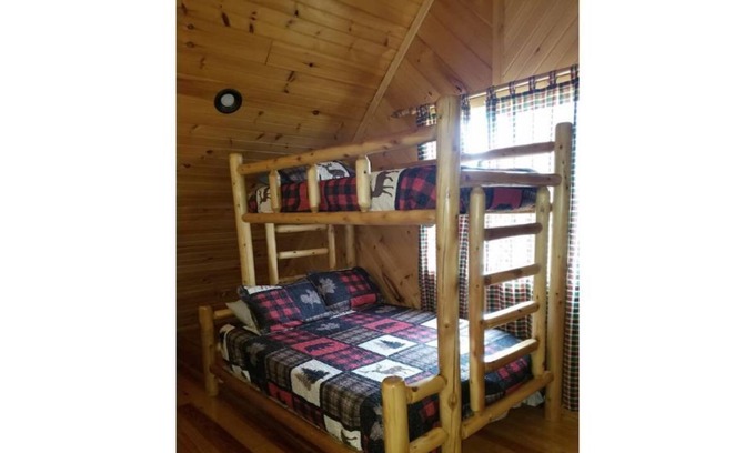 Evart Cabin | Cute and Cozy Cabin