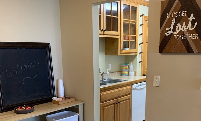 Chaska Condo | Cute and Cozy Chaska getaway! Great location and Pet friendly!