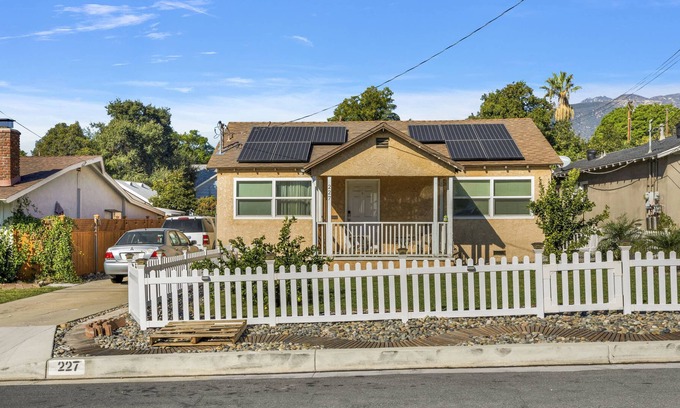 Monrovia House | Cute and cozy Monrovia Home!