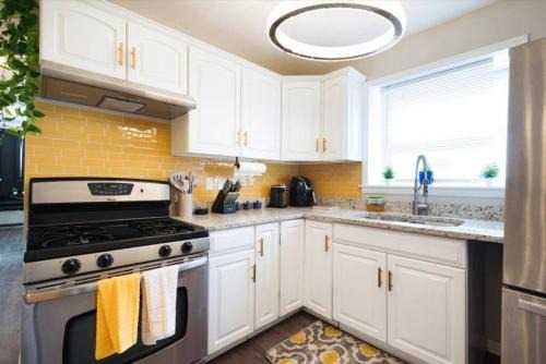 Brighton Park Apartment | Cute Apartment 2 bedrooms - 12 Min from Downtown Chicagi