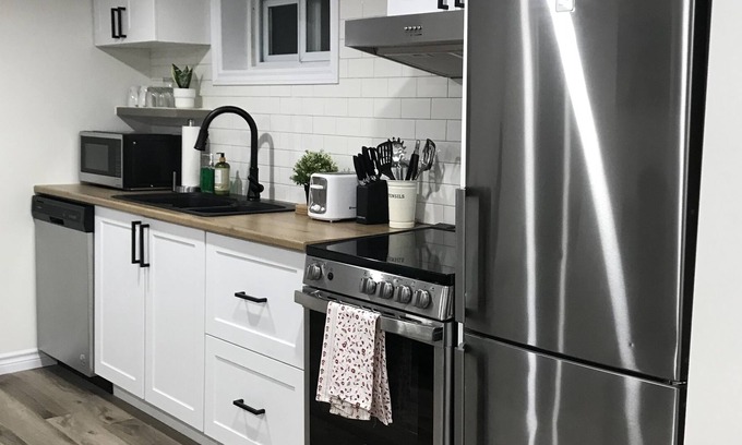 Sudbury Apartment | Cute as a button 2 bedroom unit with free parking in Hospital Area