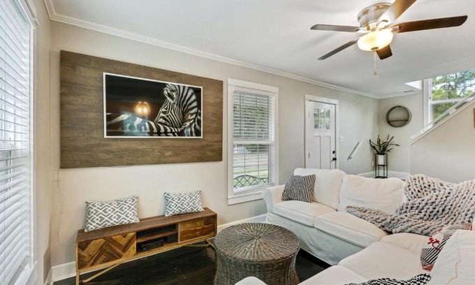 Waco Ski Chalet | Cute Barnette only 5mins-Silos, 7mins-Baylor