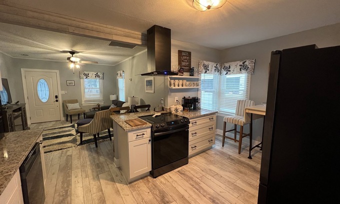 Clearwater House | Cute bungalow in downtown clearwater, near clearwater beach, golf and restaurant