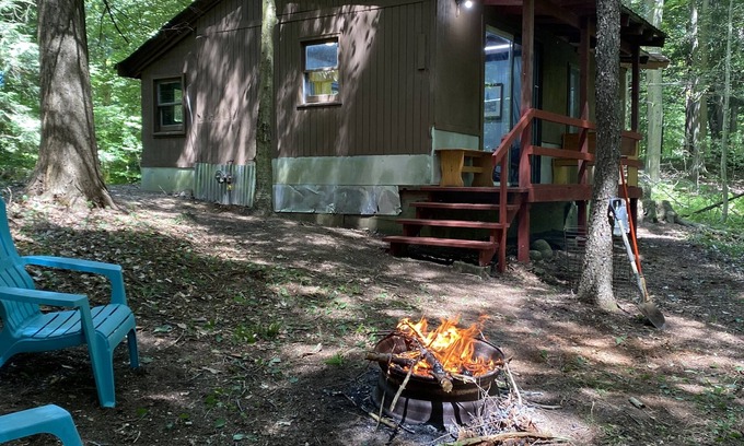Dewittville Cabin | Cute cabin in the woods