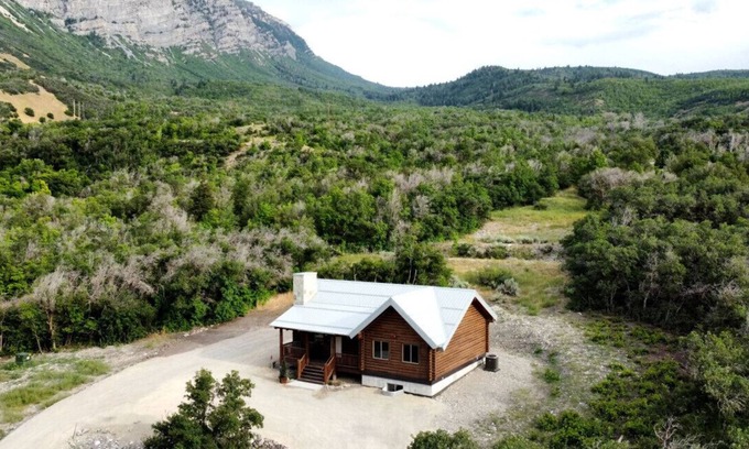 River Bottoms Cabin | Cute Cabin w/Mountain Views *King Bed*