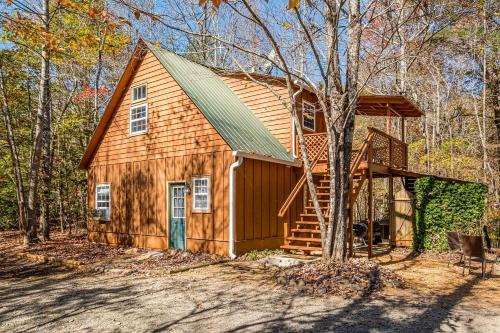Helen House | Cute Cabin with Pool Table and Hiking Trails in Cleveland, Georgia