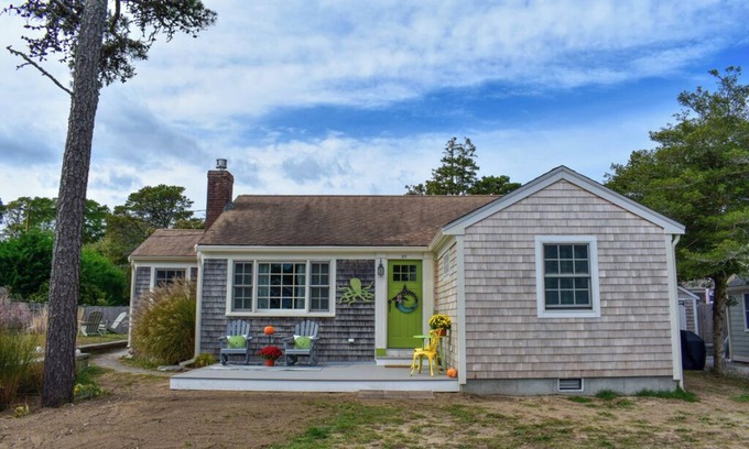Dennis Port House | Cute Cape Cod Cottage 3/10th of a mile to Sea Street Beach!