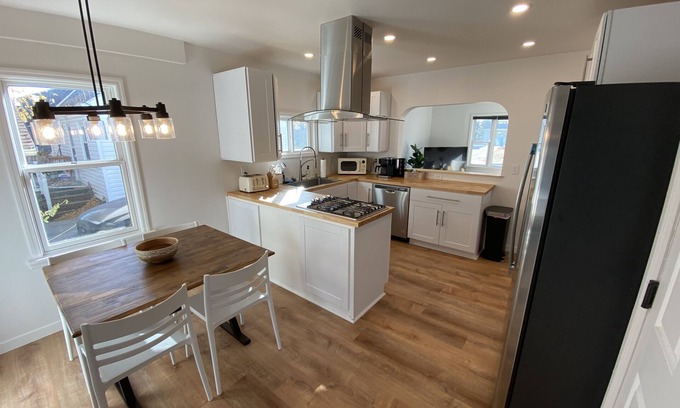 Cedar Falls House | Cute centrally located home!