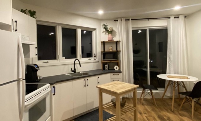 Saint-Romuald Apartment | Cute & clean little appartement!