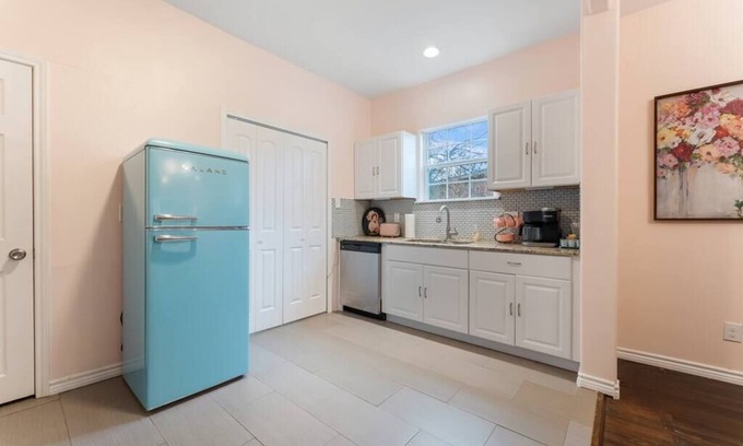 Highland Park House | Cute, Comfy, 3 BR Home