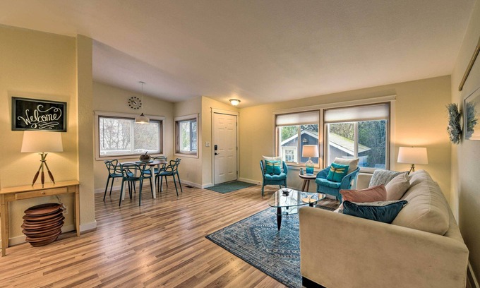 Poulsbo Cottage | Cute Cottage w/Deck Walk 115 Ft to Brewery & Cafe