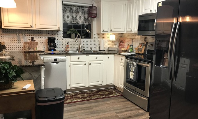 Lindale Other | Cute country cottage