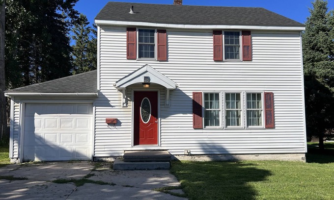 Sault Ste. Marie House | Cute cozy home with in walking distance of the university
