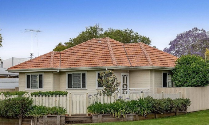 South Toowoomba House | Cute & Cuddly - Somerset Cottage