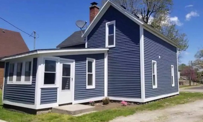 Culver House | Cute Culver Home close to beautiful lake Maxinkuckee. Pet friendly.