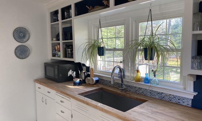 Andover Cottage | Cute downtown cottage -- highly desired