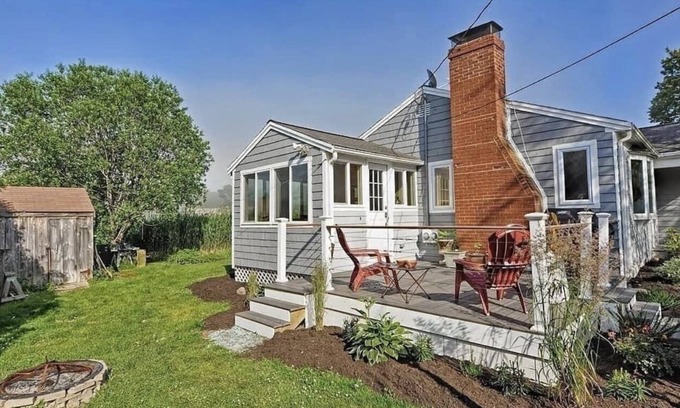 Greenbush House | Cute family home in a beautiful beach town