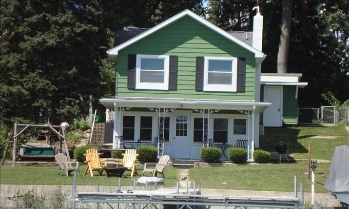 Three Rivers Cottage | Cute Fisher Lake Cottage Available for Weekly Rent - Special Off-Season Rate!