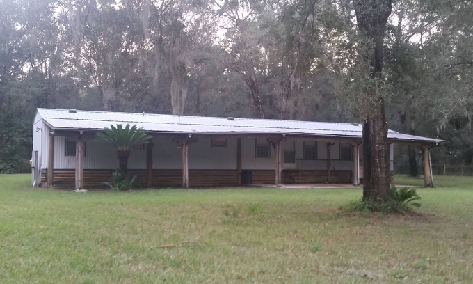 Fellowship House | Cute Home in the Countryside Near Hits