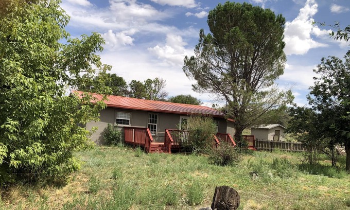 Tyrone House | Cute house in Quiet Neighborhood! Lots of outdoor space!