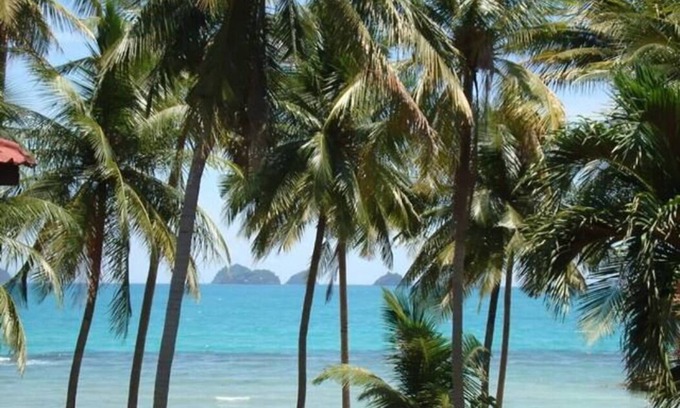 Koh Samui House | Cute house steps away from the beach with amazing sunset views!