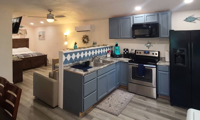 Cookson Cabin | Cute little costal cabin. One mile from Lake Tenkiller. Private Spa/Hot Tub