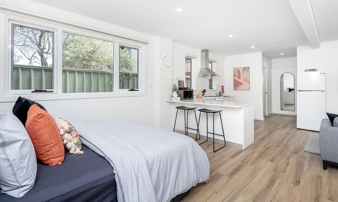 East Victoria Park Apartment | Cute Modern Studio sleeps 2