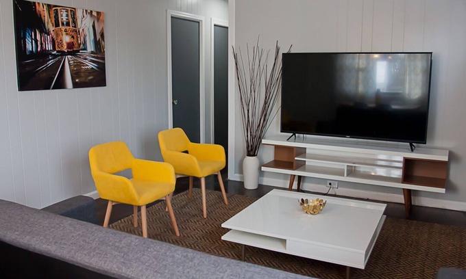 West Lafayette Cottage | ‼️Cute Modern Cottage 3 min from Purdue Campus! ‼️