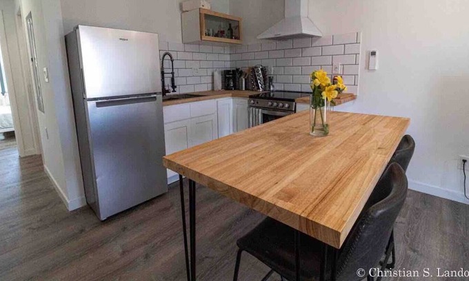 Yorkville House | Cute New Yorkville historic downtown
