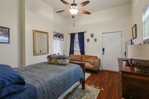 Mid-City House | CUTE QUIET MID-CITY STUDIO - Central Location