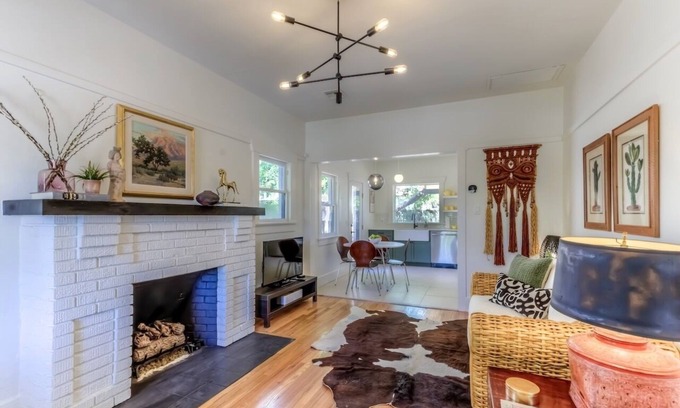 Feldman's House | Cute remodeled bungalow very close to University and downtown