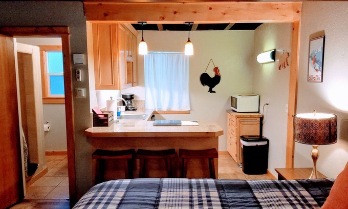 Tahoe Island House | Cute studio bike to Beach # 8