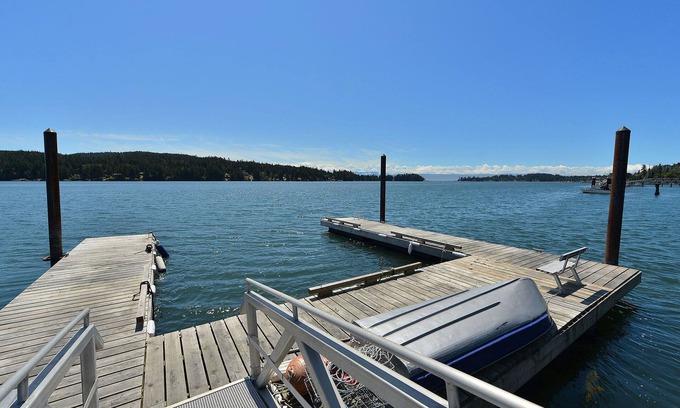 Sooke Cabin | Cute Studio on Oceanfront Property, Parking