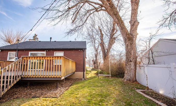 Bountiful House | Cute Updated Red Brick Basement Cottage