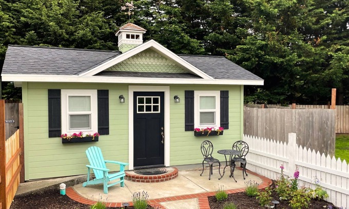 Lopez Island Cottage | š¹Cutest Garden Cottageš¹Lopez Village-Walk to Beach, Dining, Brewery, Farm Mktn