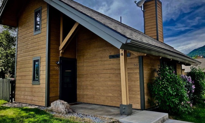 Big Sky Meadow Village Apartment | Cutest Little Condo - Center of Big Sky
