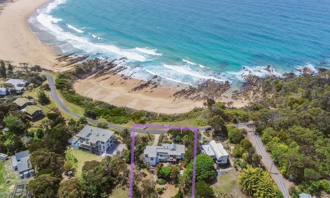 Barragga Bay House | Cuttagee Views - 22 Cuttagee Beach Rd- Linen and wifi