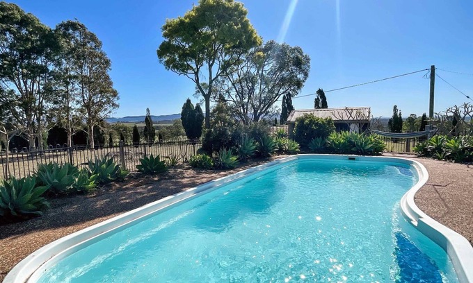 Lovedale Cottage | Cuvee Cottage - Family and pet friendly 4 bedroom cottage with pool and on-site cellar door