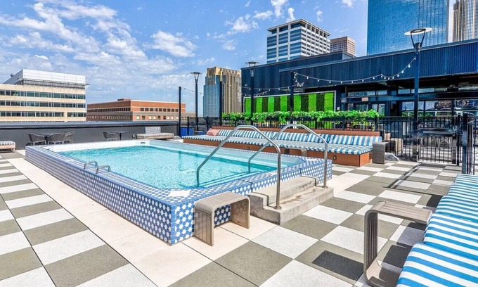 Downtown Minneapolis Apartment | CW/2BR/Sky Lounge/Rooftop Pool/Gym/D