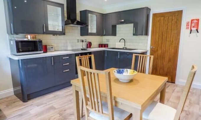 Pontyclun Cottage | Cwm Gran Meadows