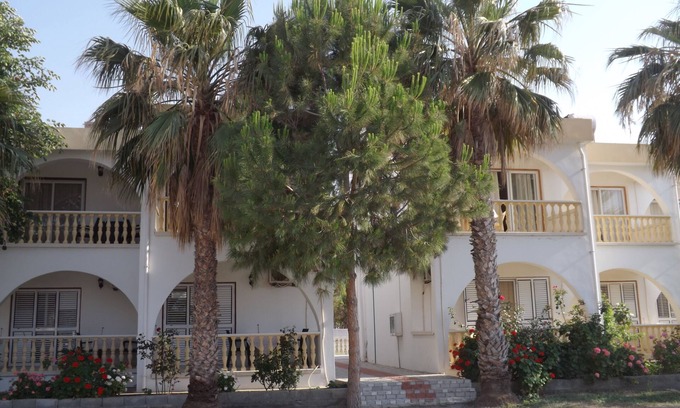 Kyrenia House | Paradise Holiday Bungalows - Best Location next to Cratos Beach Club