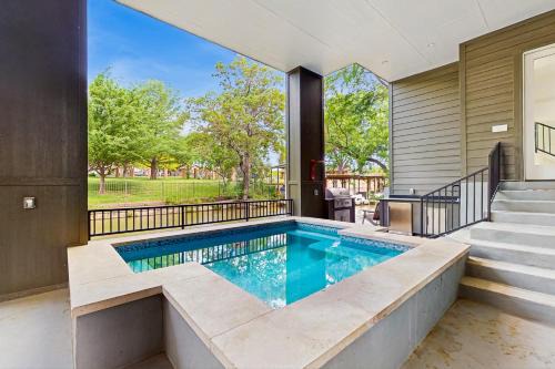 Kingsland House | Cypress Paradise