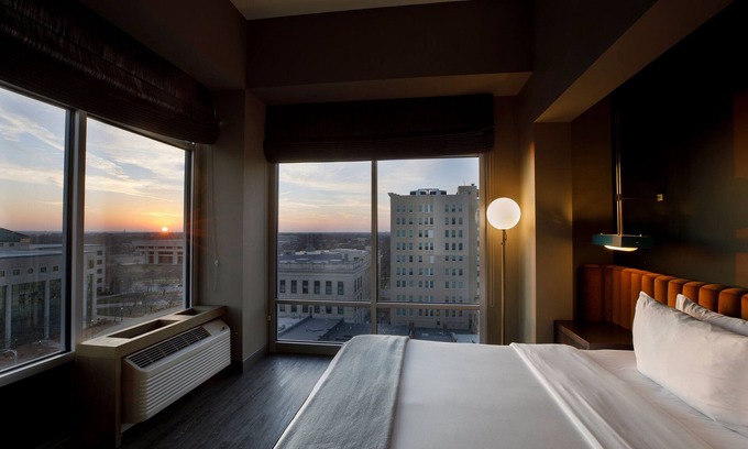 Downtown Hotel | Cyrus Hotel, Topeka, a Tribute Portfolio Hotel
