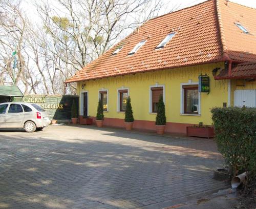 Tata House | Czérna Vendégház